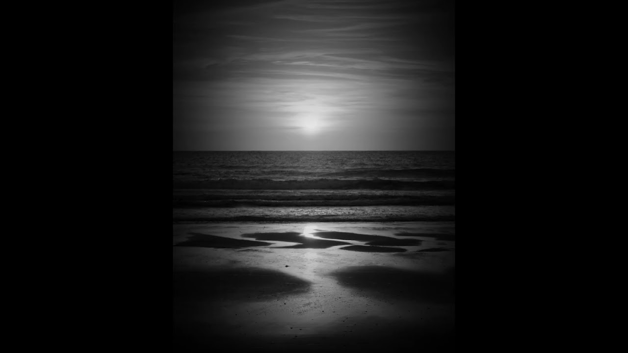 Glitchees Music - No Signal. Still Breathing.