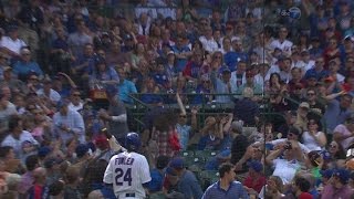 PIT@CHC: Fan gets hit with bat, gives the thumbs up