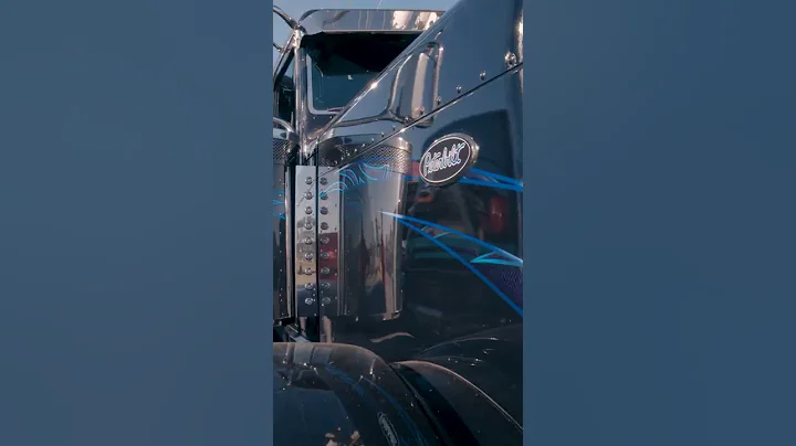 Lindamood Heavy Hauling Peterbilt 389 'Wicked Obse...