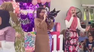 Putri Isnari Duet nyanyi bareng mertua hj rheny acara ultah Shafa di Dondang