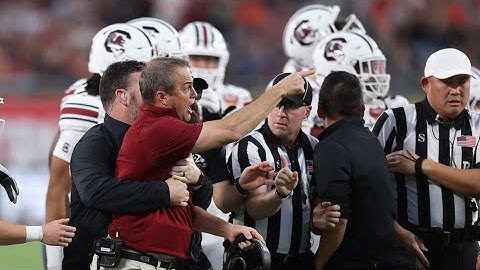 Shane Beamer charging at Bret Bielema 😳The Citrus Bowl is OFF THE RAILS