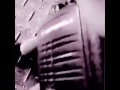 عسكري يلقي قصيده عبر جهاز العمليات