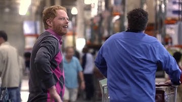 Modern Family 1x03 - Mitchell goes to Costco