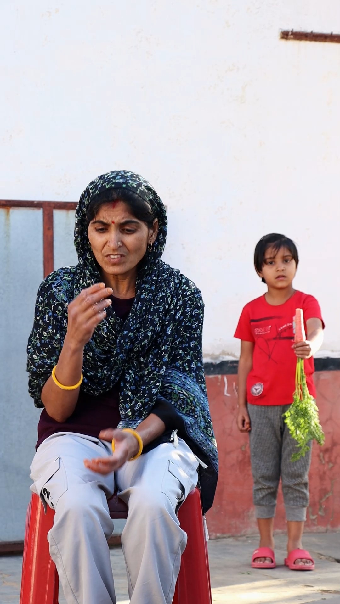 Mansi ka magic or Carrot ? Chori #shorts #chor #funnyvideo #prank