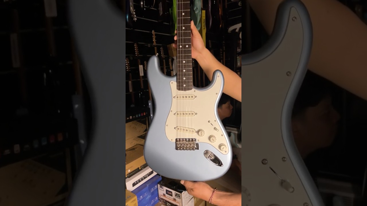 Fender FSR MIJ Traditional Late 60s Stratocaster with RW FB in Ice