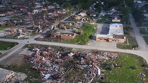 Tornadoes tear through Midwest leaving path of destruction in their wake