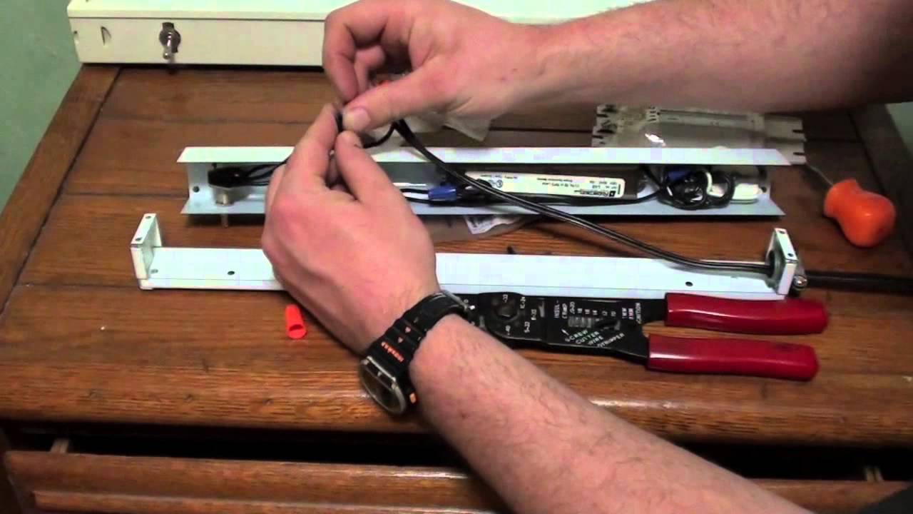 Unboxing and Assembling A Duray TSW108 Preheat Fluorescent Mini Strip light
