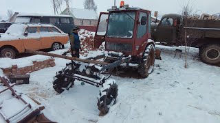 Заводим советский трактор Т16 в мороз!!! Едем чистить снег на шассике!