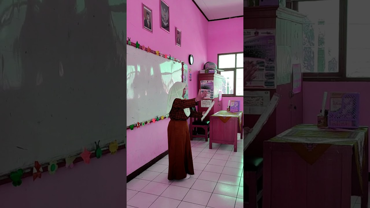 Juara 1 FTBI maca sajak 