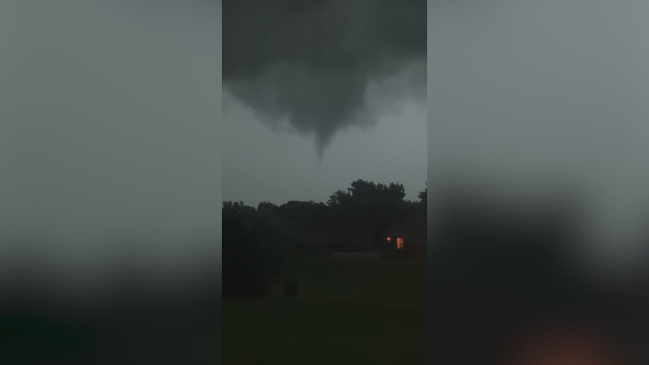 Severe storms bring tornadoes to northern Illinois - YouTube
