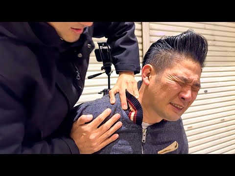 ASMR ガチガチ肩こりのミュージシャンを肩もみマッサージで唸らせる！