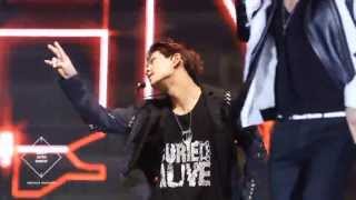 130727 JK TAKES OFF THE CLOTH WHY SO SERIOUS