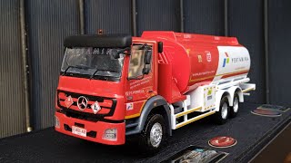 Miniatur Truk Skala 1:43 Mercedes-Benz Axor 2523 Tangki Pertamina PT. Perintis