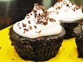 Eggless Microwave Oreo Cupcake – 1 Minute Cupcake Recipe | Cookies and Cream Oreo Cake recipe by Madhura’s Kitchen