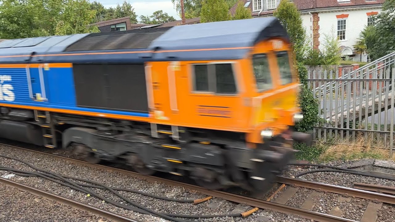 Class 66 | 66731 ‘Captain Tom Moore’ | Light Engine | GB Railfreight