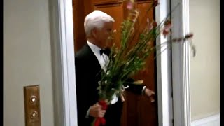 The Naked Gun 2 1/2: The Smell of Fear - Frank Drebin Brings Jane Flowers