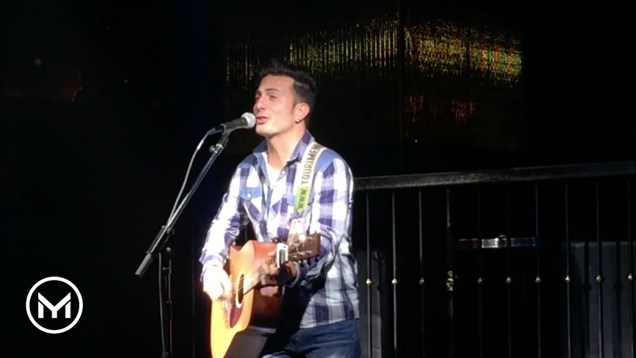 Medley (Save tonight / Wake me up / Counting stars / Get Lucky) @LesPlanches Paris