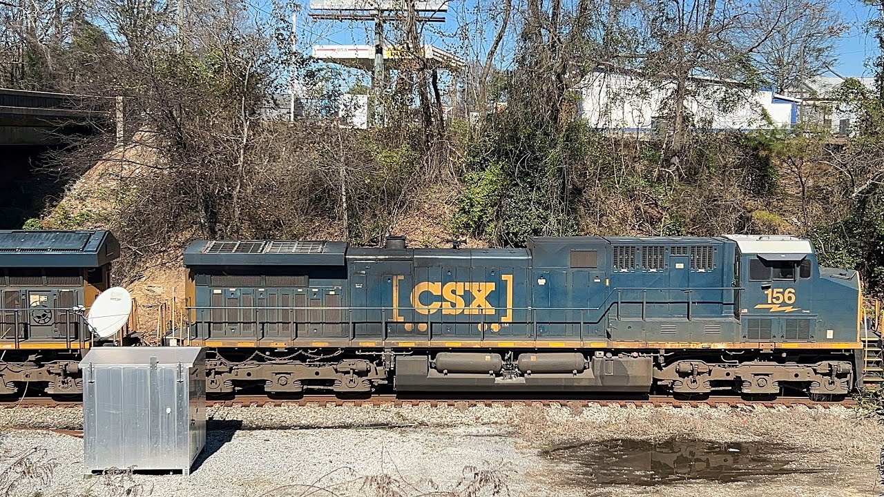 CSX 156 CW44AC & CSX 3428 ET44AH coming into Manchester, Ga. loaded ...