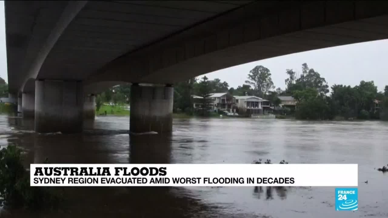 Sydney region evacuated amid worst flood in decades - YouTube
