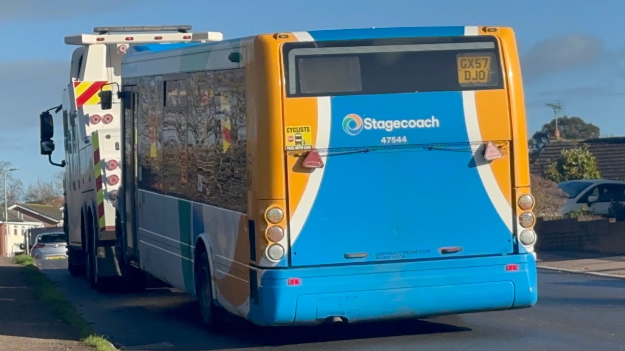 Автобус Stagecoach South West 47544 находится в процессе эвакуации.