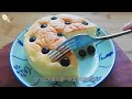 最近迷上了蓝莓酸奶蛋糕！口感和轻芝士蛋糕一样好吃，酸甜清新！