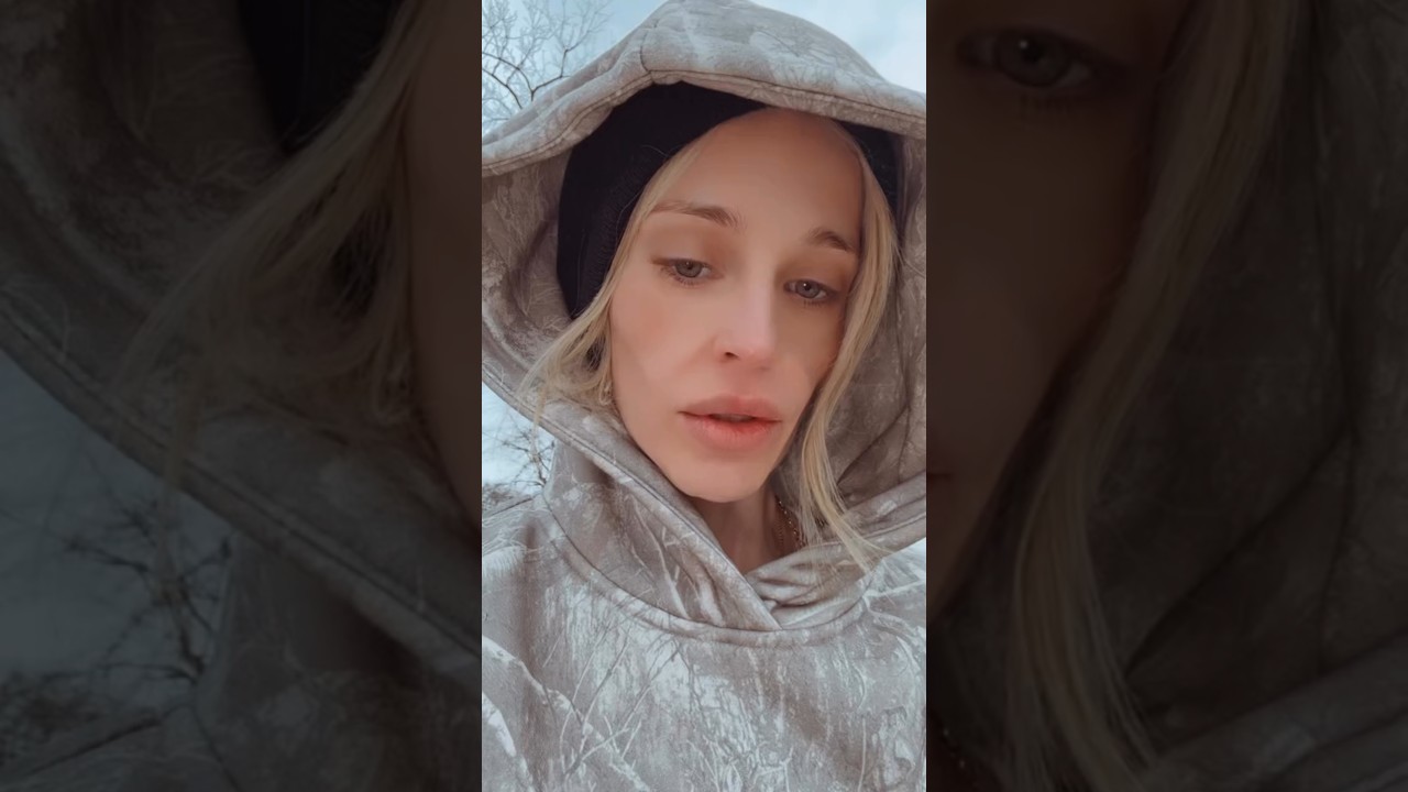 Kelly Osbourne Goes In to Feed the Little Babies 🐄🍼 #kellyosbourne #osbournefamily #shorts