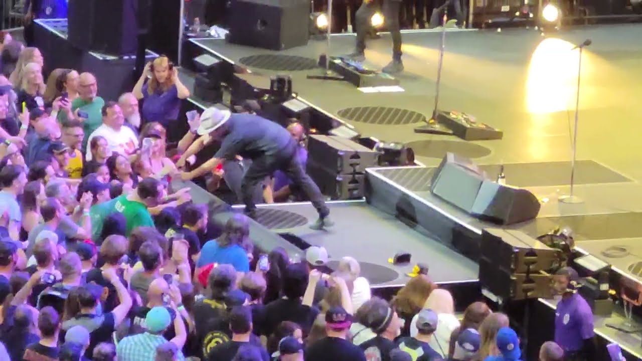 Pearl Jam - Alive - Live in Sacramento, CA at Golden 1 Center 5/13/2024 4K