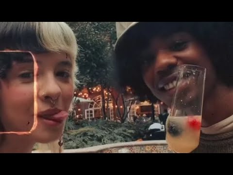 Fingers Crossed Melanie Martinez Sped Up Tradução