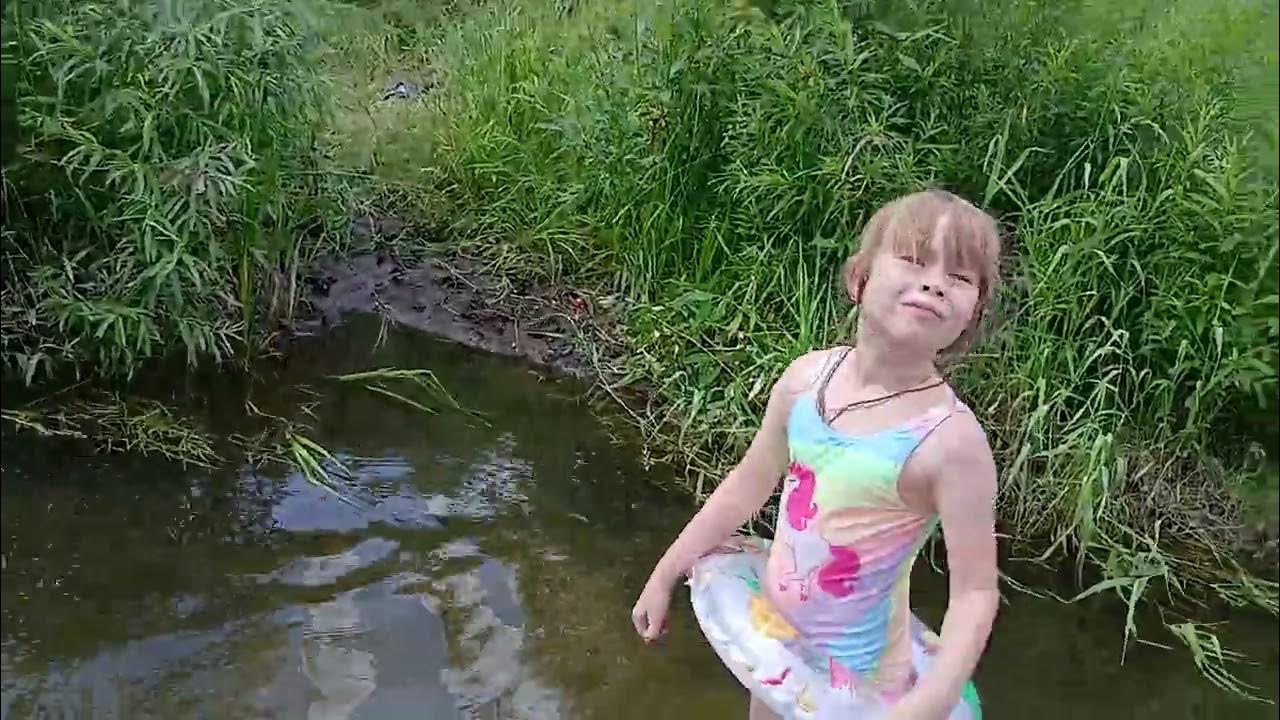 Зайчик приносит конфеты... - YouTube
