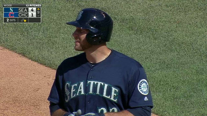SEA@CHC: Gutierrez comes home on errant throw