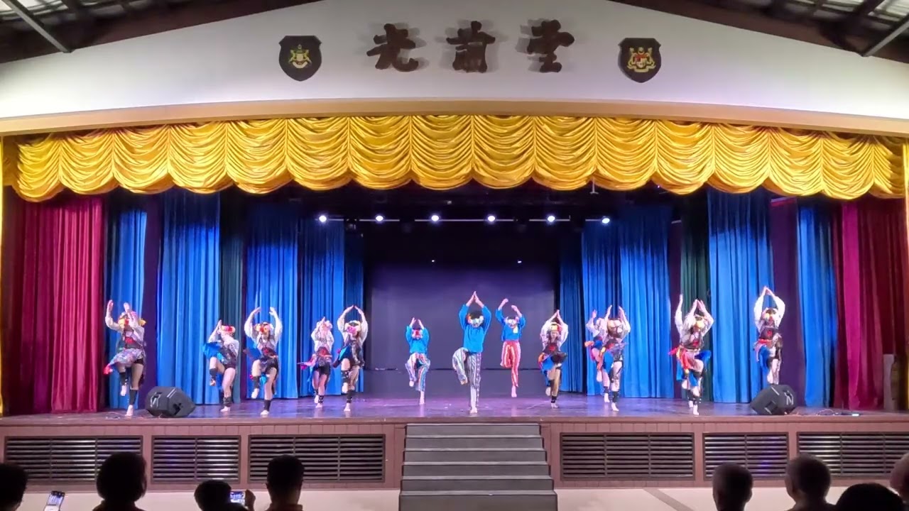 麻坡中化中学舞蹈社在2025麻坡东甲华小舞蹈观摩会的表演 - 高山青