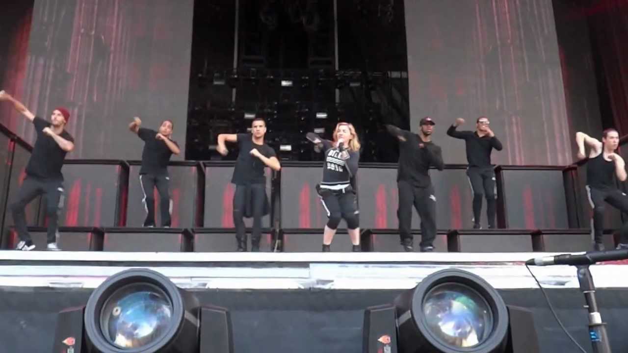 Madonna - Girl Gone Wild (MDNA Tour Rehearsal)