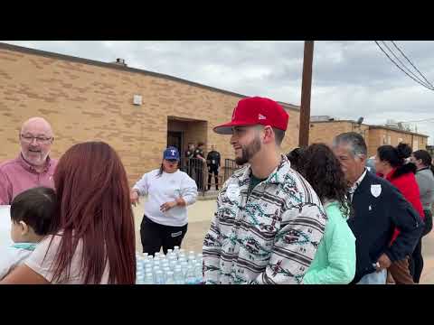 FWPD Turkey Giveaway Line at Carter Park Elementary School