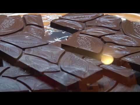 Video: Ako Sa Vyrába čokoláda Z Kakaa