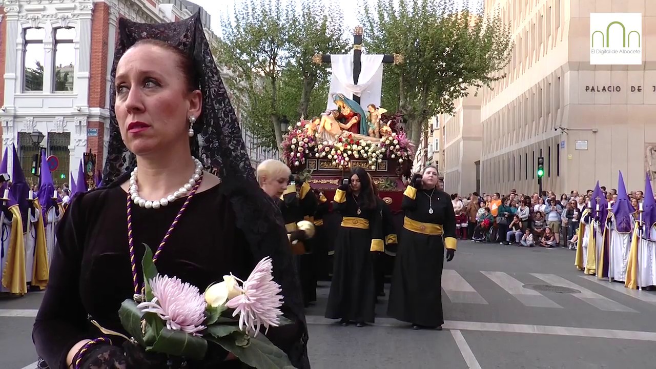 Solemnidad en la procesión del Santo Entierro de Albacete