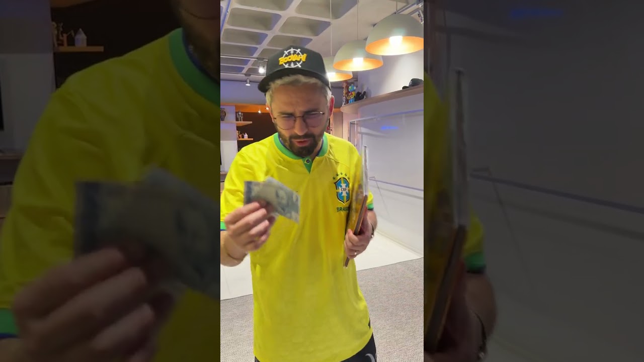 Quando falta s&oacute; 1 figurinha pra voc&ecirc; COMPLETAR SEU ALBUM e voc&ecirc; PEDE AJUDA pra SUA M&Atilde;E