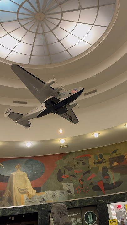 Have you ever been to LaGuardia Airport? #flying #fly #airplane #youtubeshorts #airport #vintage
