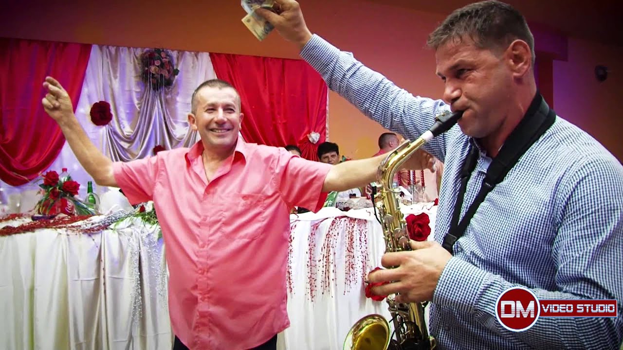 Ovidiu Pas canta la saxofon cu o singura mana