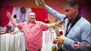 Ovidiu Pas canta la saxofon cu o singura mana