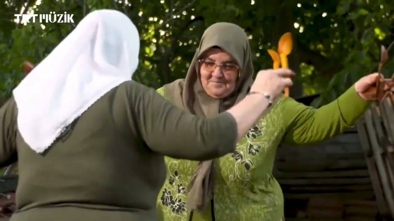 Emre Dayıoğlu & Denizli Beyağaçlı Kadınlar - Cemilem Türküsü ve Kadın Oyunu