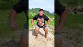 Download Lagu Does he look like king kong? 🦍😂 MP3