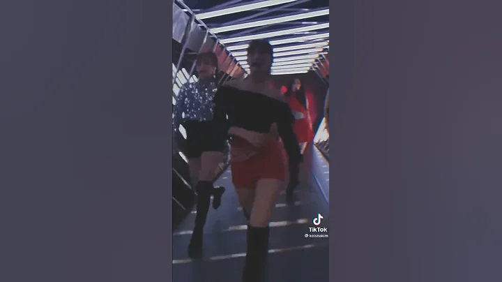Twice Momo's Cat Walk - 天天要聞