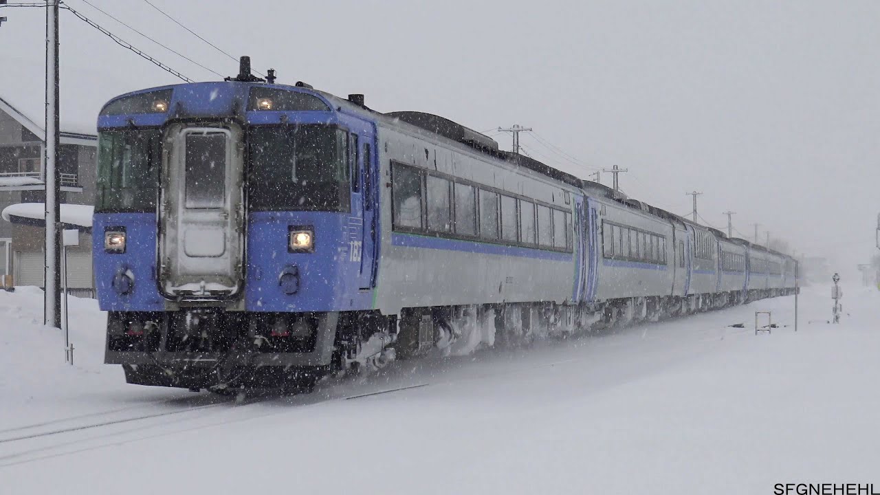 キハ183系 オホーツク・大雪が2編成併結した8両編成試運転 - YouTube