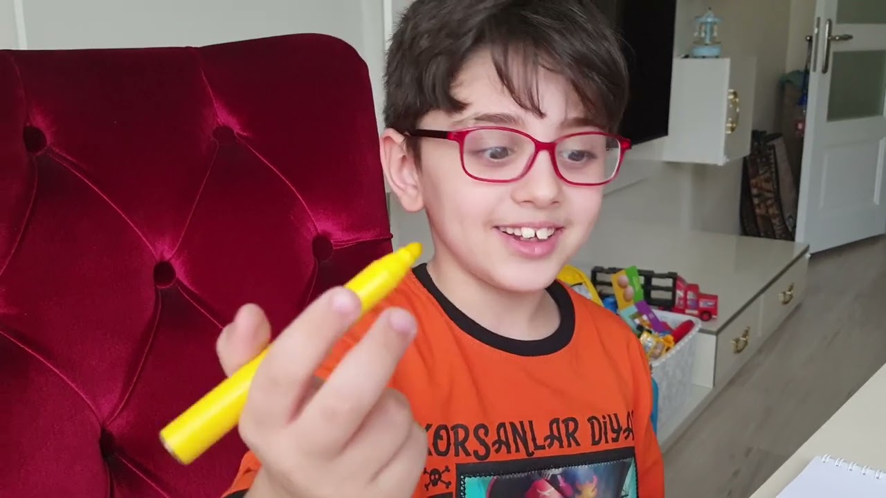 Efe ile boyama yaptık.