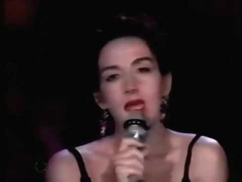 mecano-une-femme-avec-une-femme
