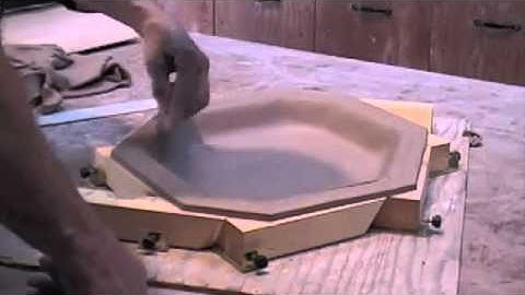 Pottery demo video on using an Adjustable Mold by Dale Baucum