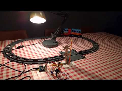 Railway crossing built with the micro bit