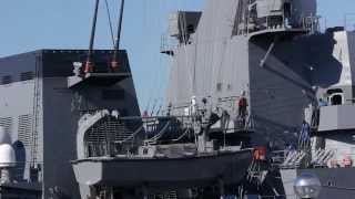 護衛艦 あきづき　自衛艦旗掲揚　 DD-115 名古屋港一般公開