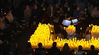 بدون تعليق: على ضوء الشموع عزف موسيقى حرب النجوم في كنيسة في ستوكهولهم