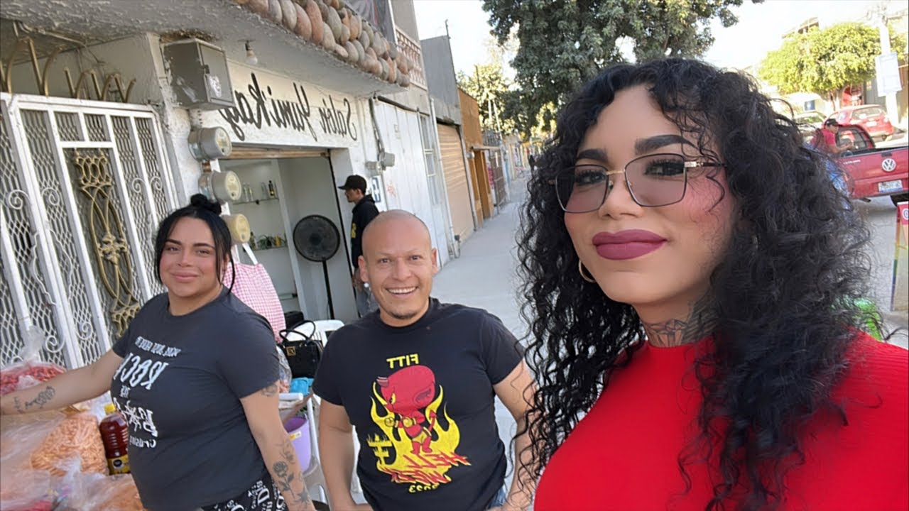 PATITAS DEL 3 Y MEDIO está en vivo vengo hablar contigo Hija  ahí está Karinita ￼￼